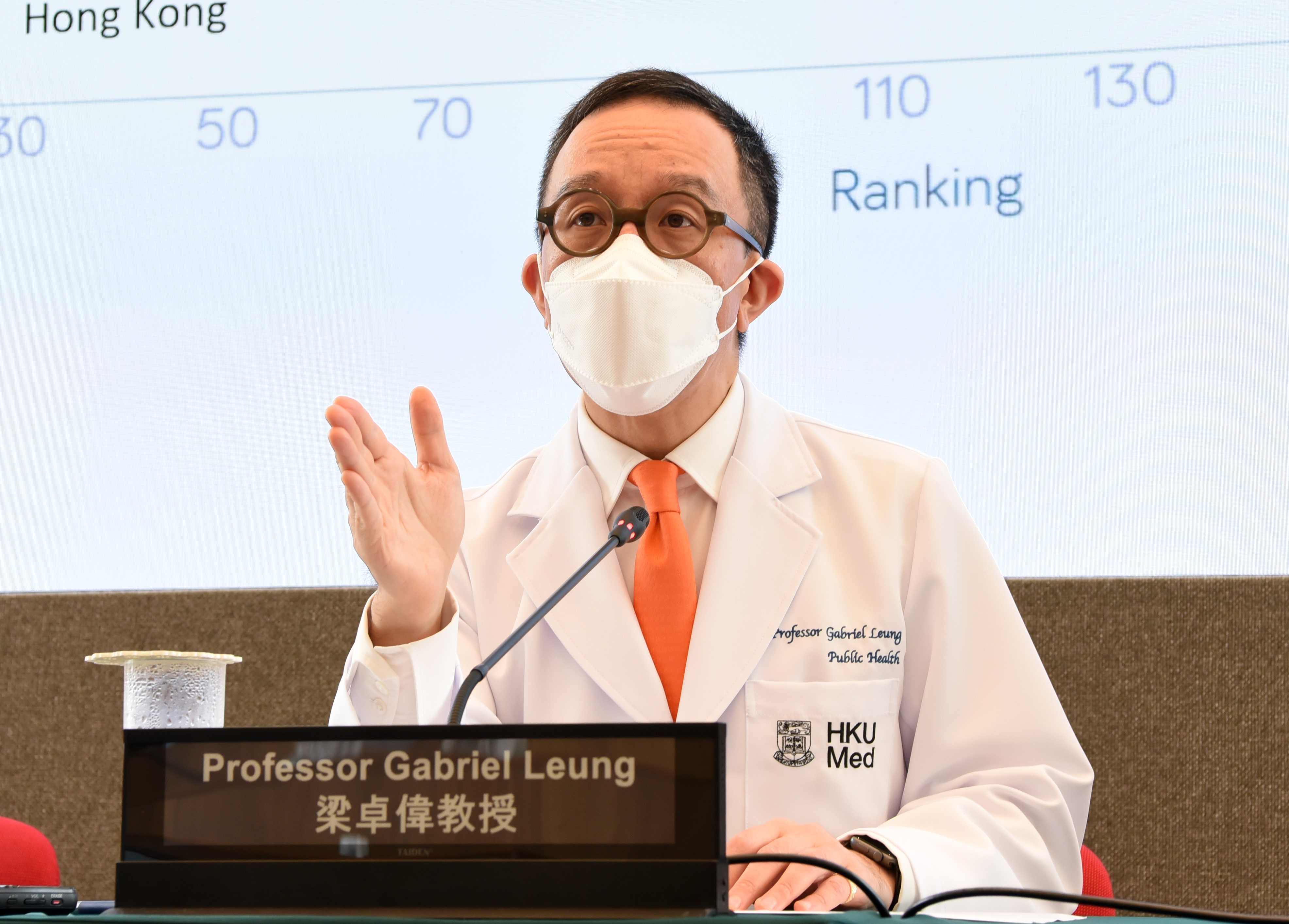  Dr Michael Ni, Professor Gabriel Leung and Professor Lam Tai-hing.