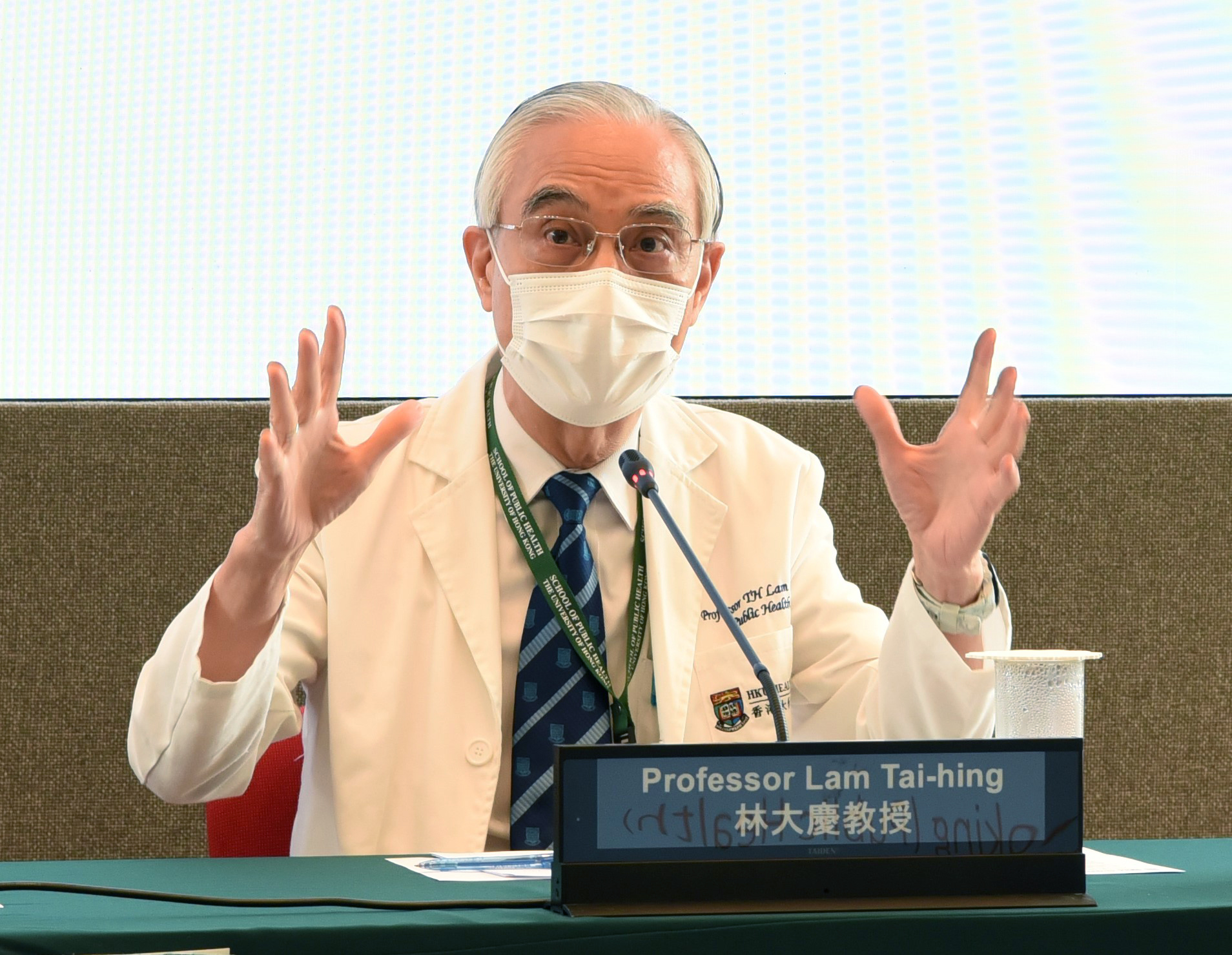  Dr Michael Ni, Professor Gabriel Leung and Professor Lam Tai-hing.