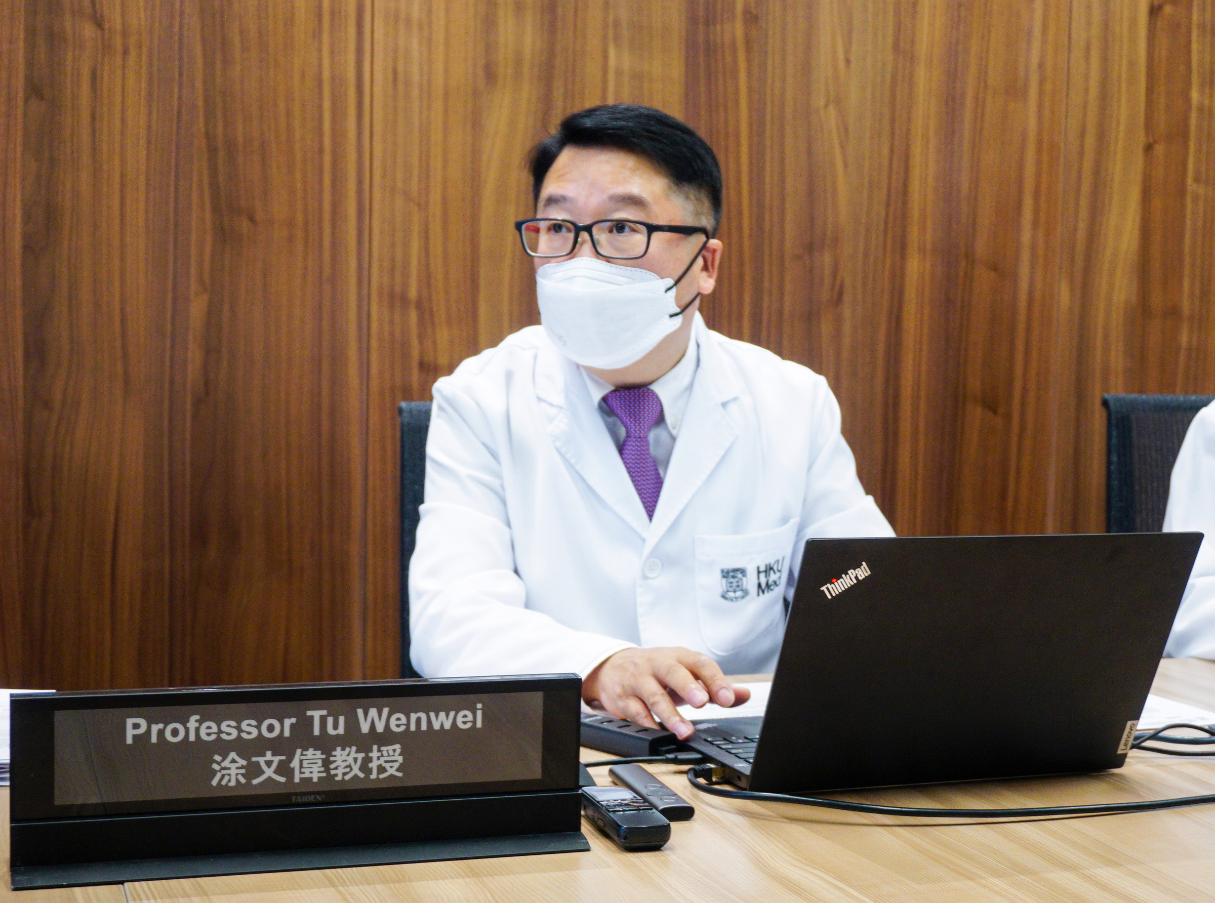 Professor Tu Wenwei and his team.