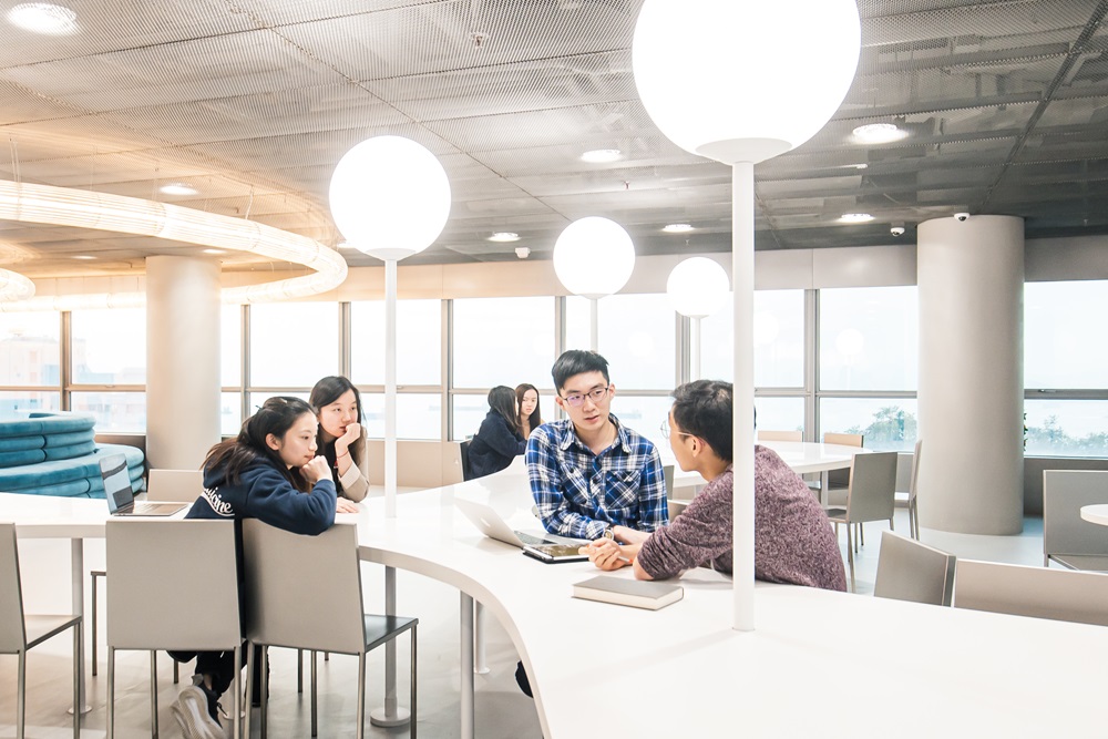 Students in the Learning Commons at HKUMed.