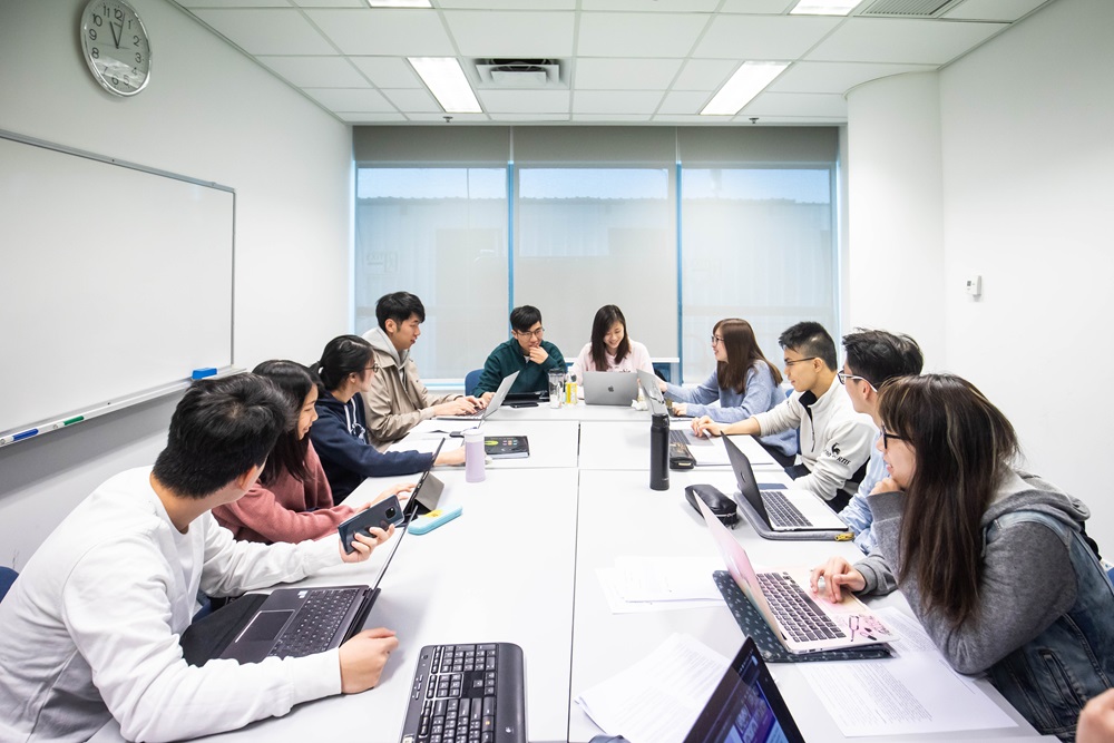 Students in a disucssion.